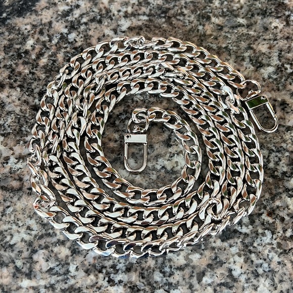 Louis Vuitton Kirigami Medium Pouchette - Picture 14 of 15